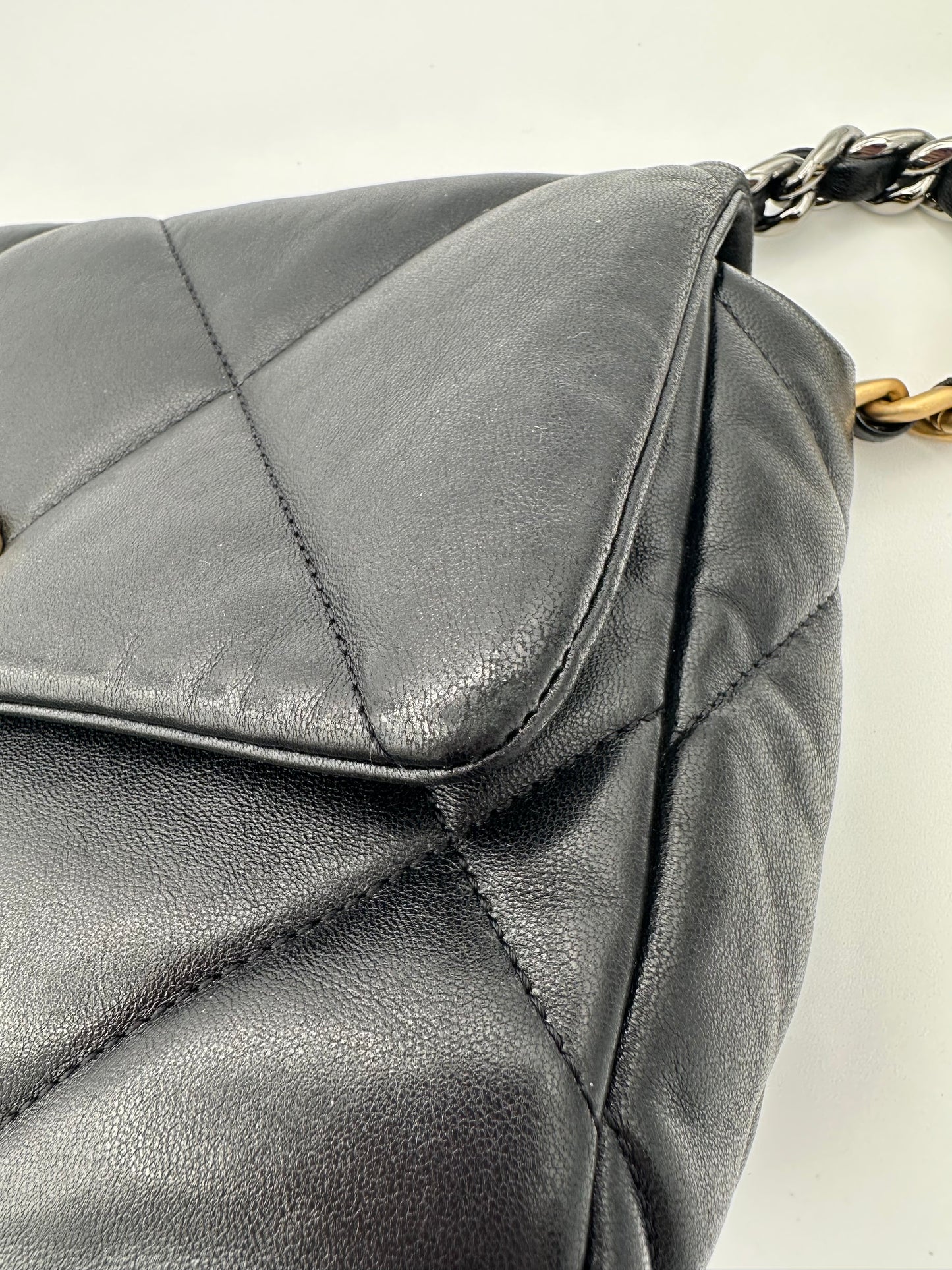 CHANEL 19 Small Flap Microchip