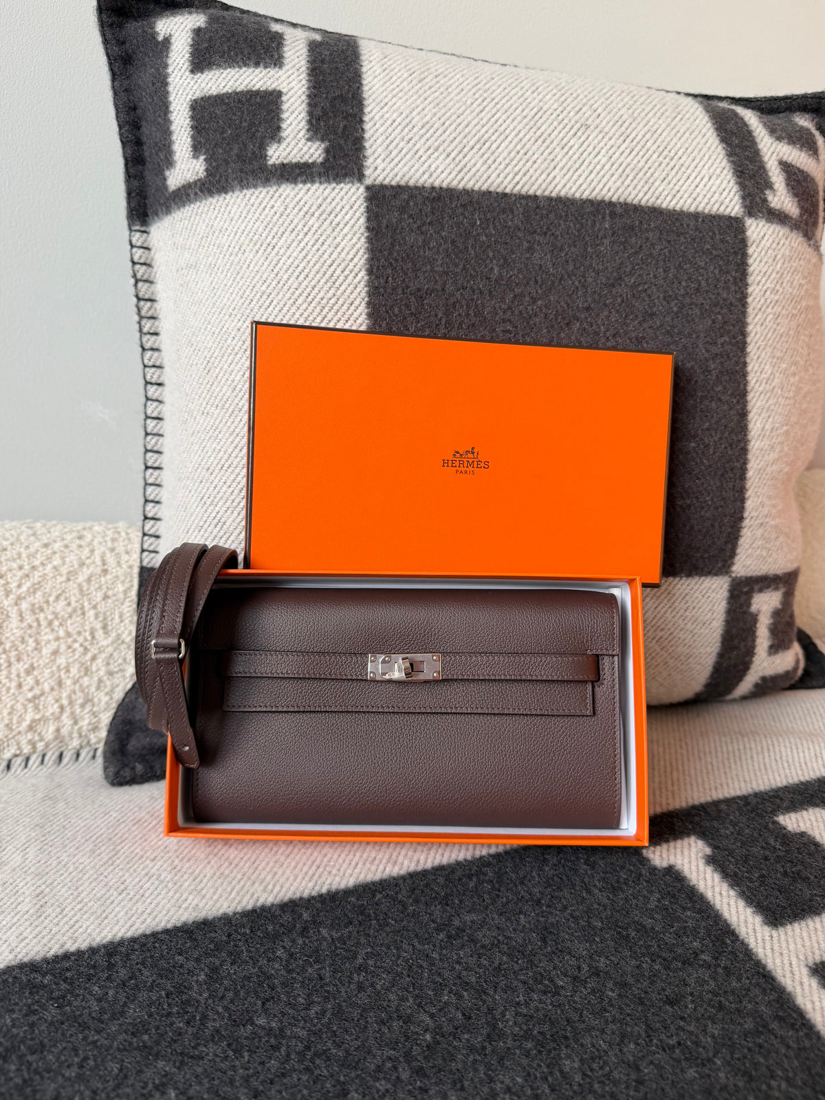 Hermes Kelly ‘To Go’ Evercolor Moka PHW
