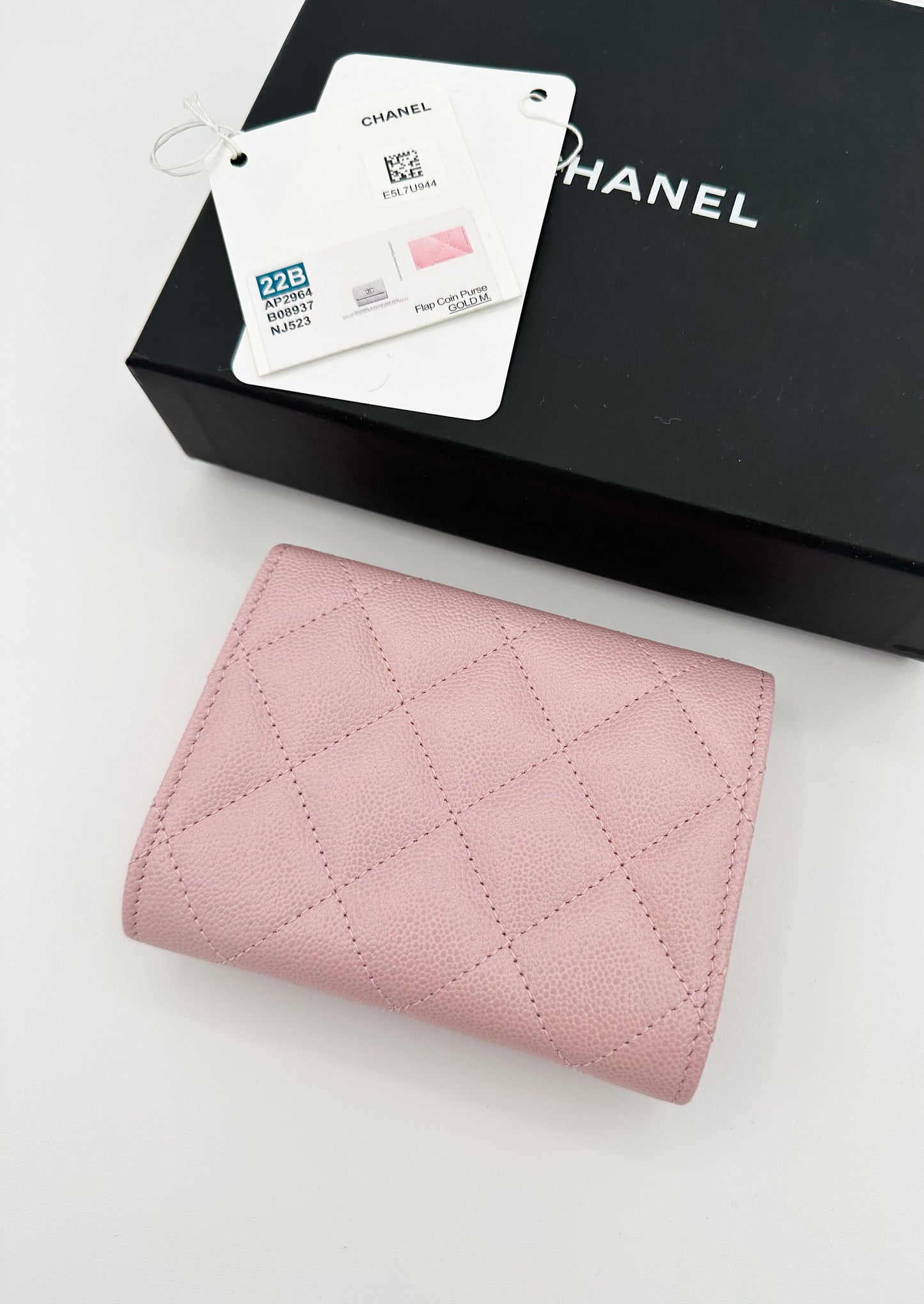 CHANEL 22B Pink Caviar Snap Card Holder