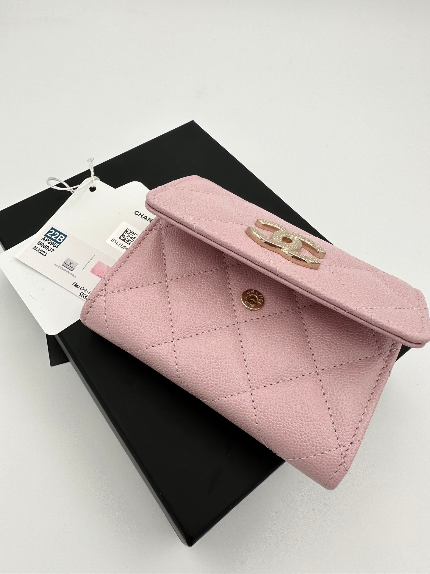 CHANEL 22B Pink Caviar Snap Card Holder