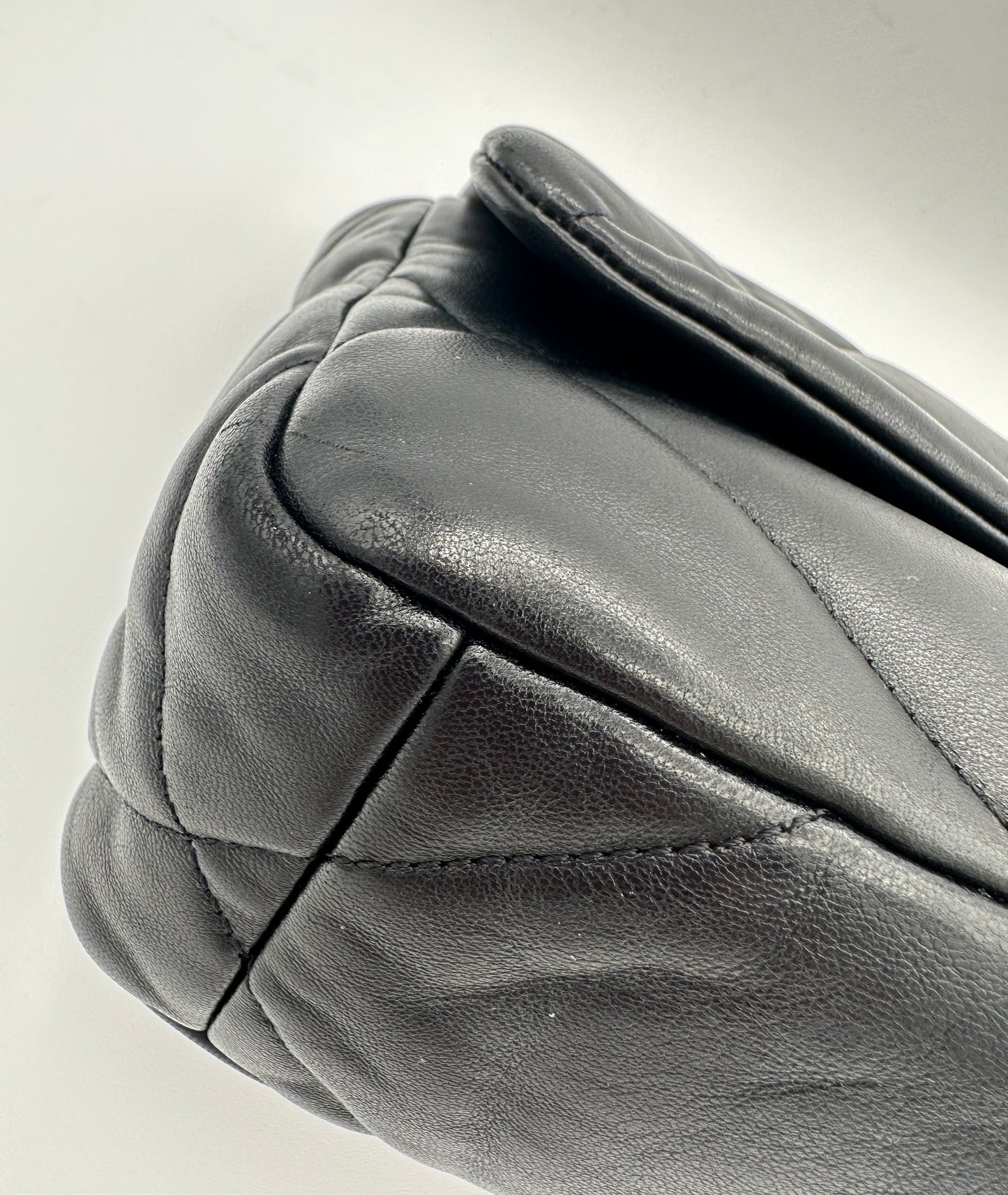 CHANEL 19 Small Flap Microchip
