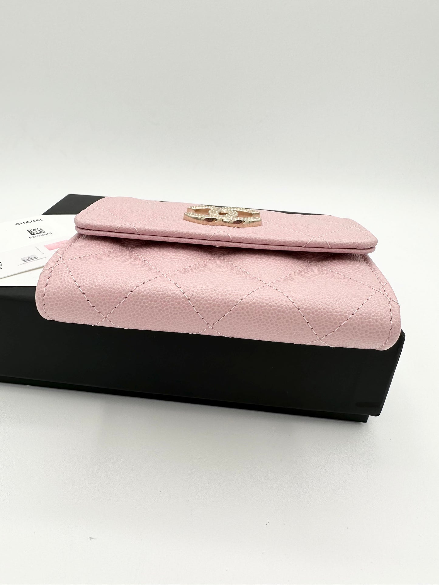 CHANEL 22B Pink Caviar Snap Card Holder