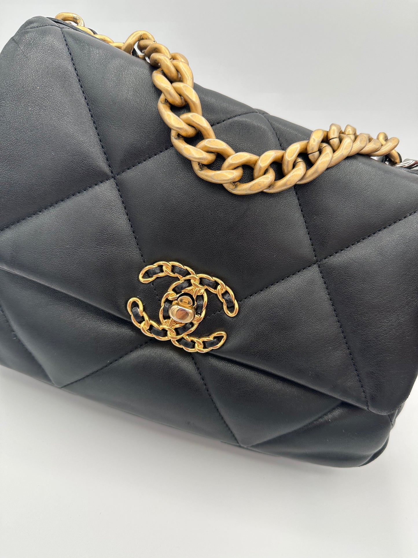 CHANEL 19 Small Flap Microchip