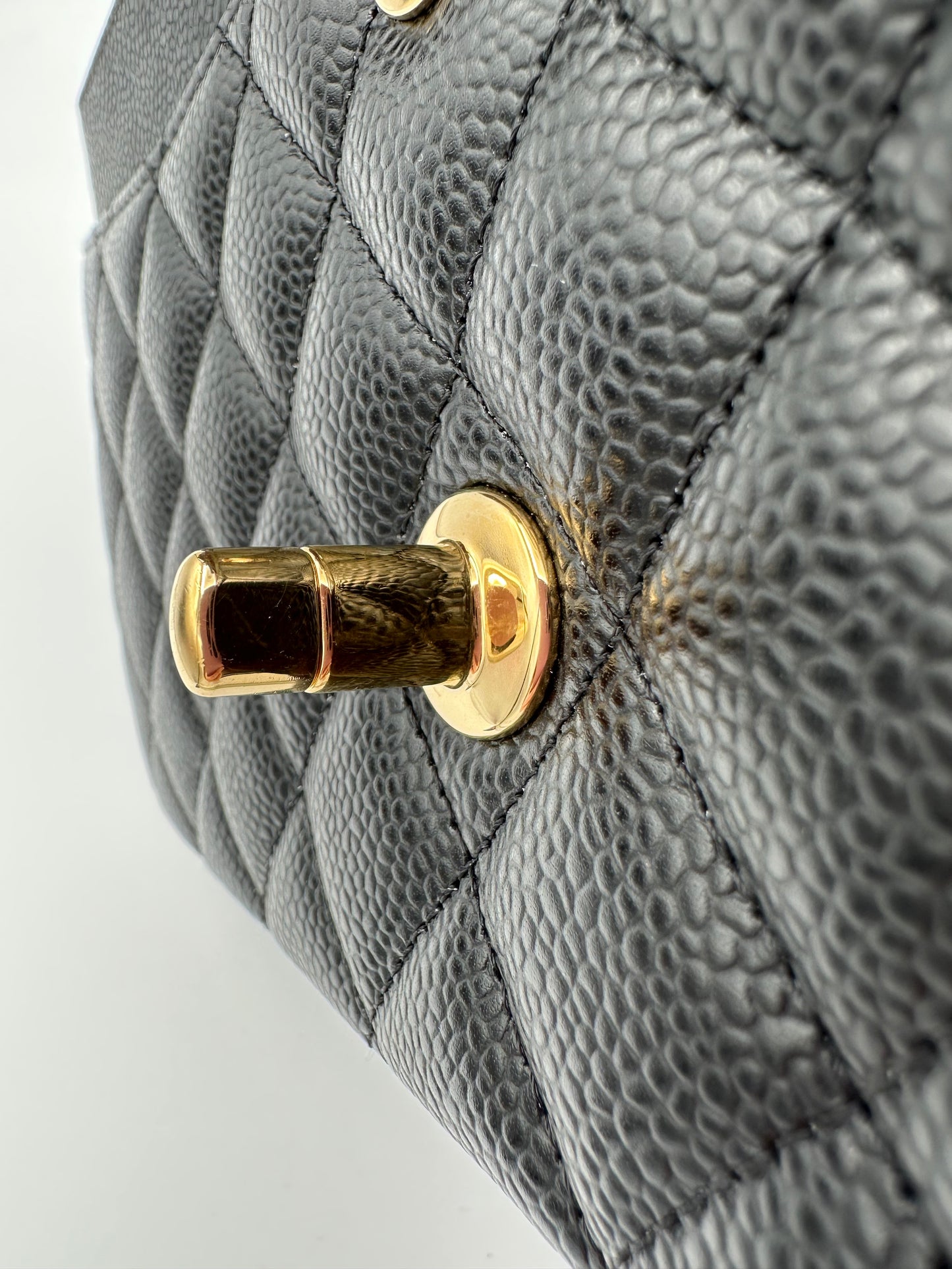 CHANEL Medium Caviar Double Flap GHW