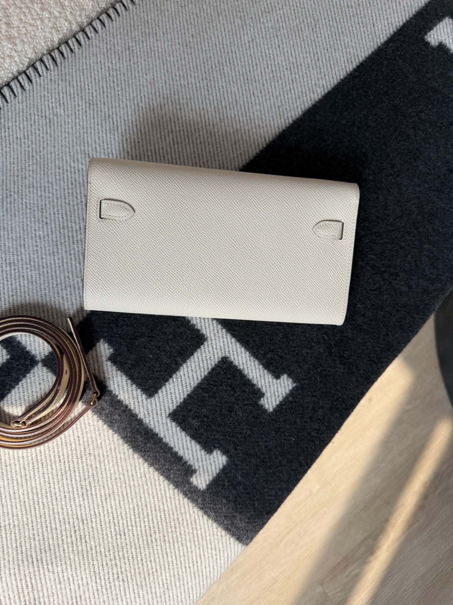 Hermes Kelly To-Go Epsom Nata Verso Sesame GHW