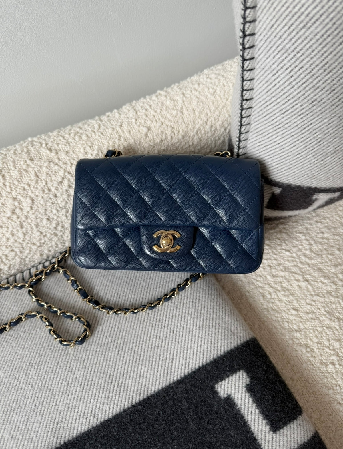 CHANEL Mini Classic Flap Caviar Blue Navy GHW