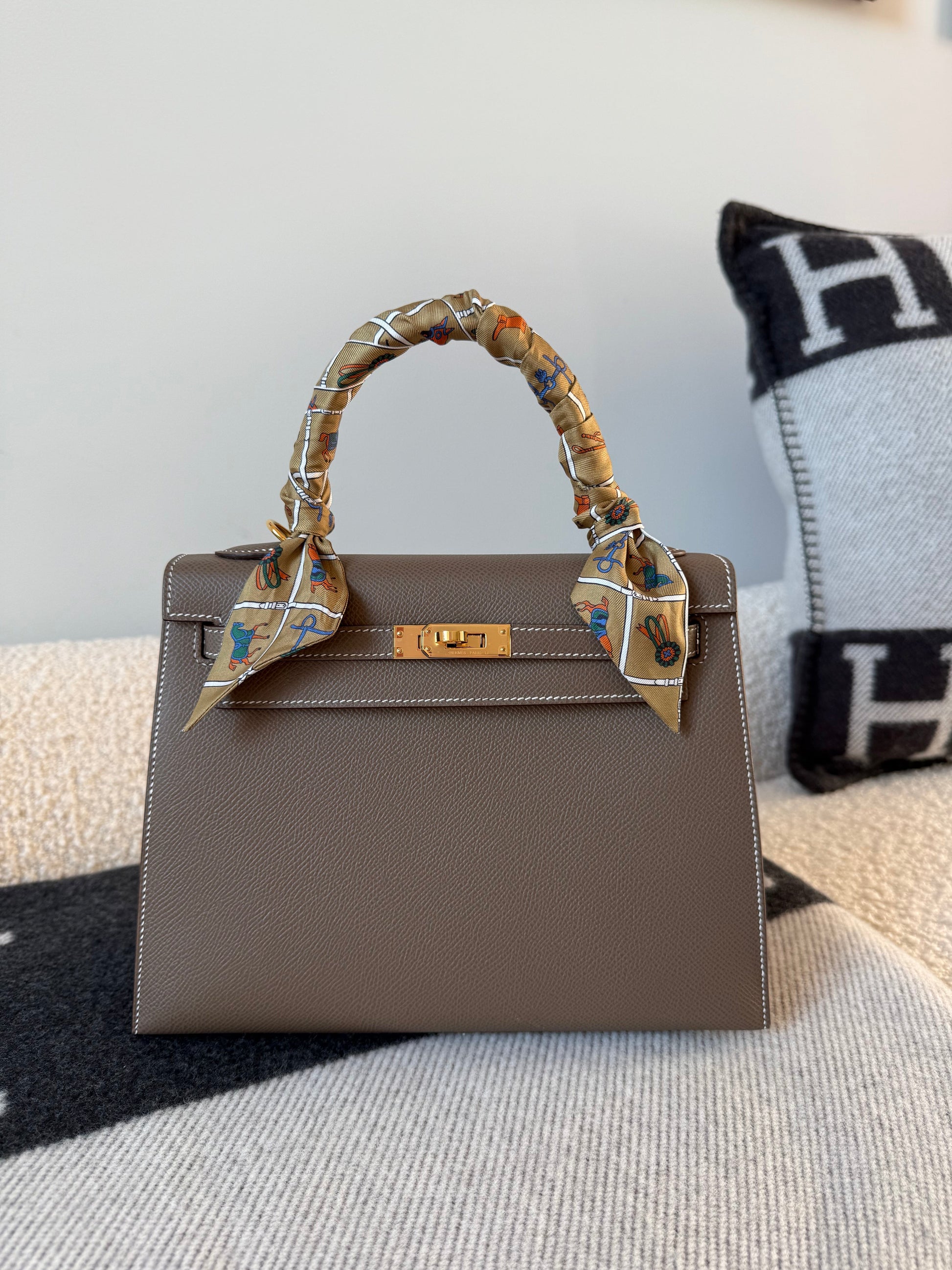 Hermes 2020 Kelly 25 Epsom Sellier Etoupe GHW - Carly Julia Sells Stuff, LLC