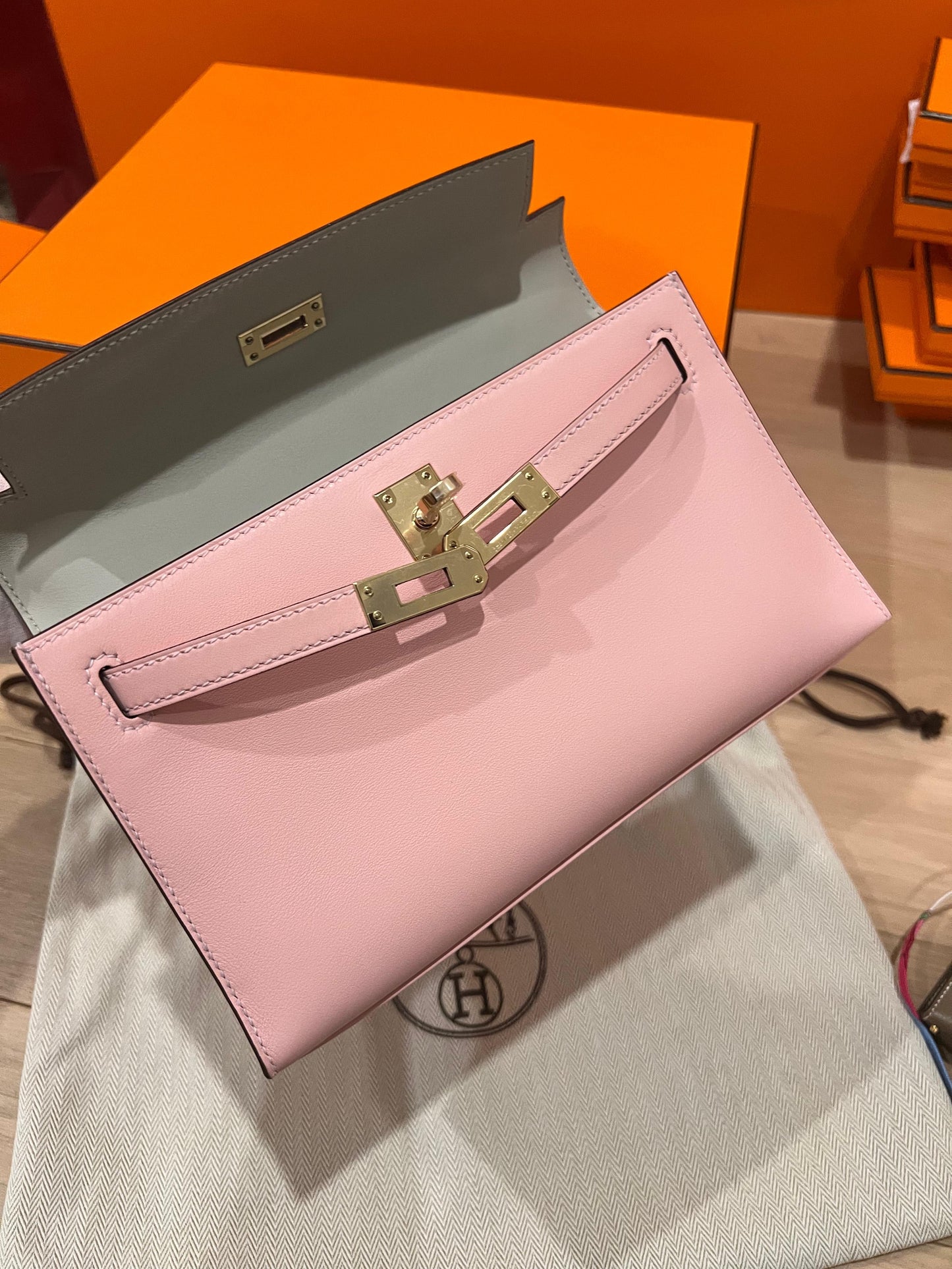 Hermes 2024 HSS Rose Sakura Kelly Pochette Swift Permabrass - Carly Julia Sells Stuff, LLC