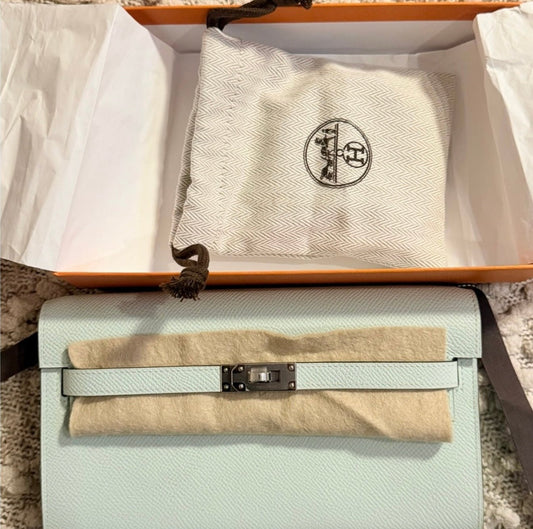 Hermes 2025 Kelly ‘To - Go’ Wallet Peppermint PHW - Carly Julia Sells Stuff, LLC