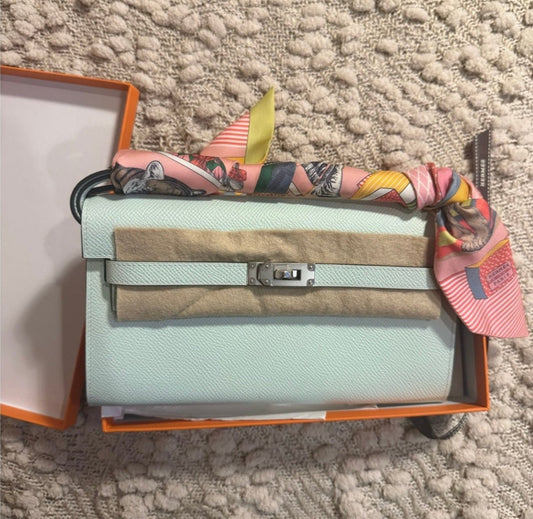 Hermes 2025 Kelly ‘To - Go’ Wallet Peppermint PHW - Carly Julia Sells Stuff, LLC