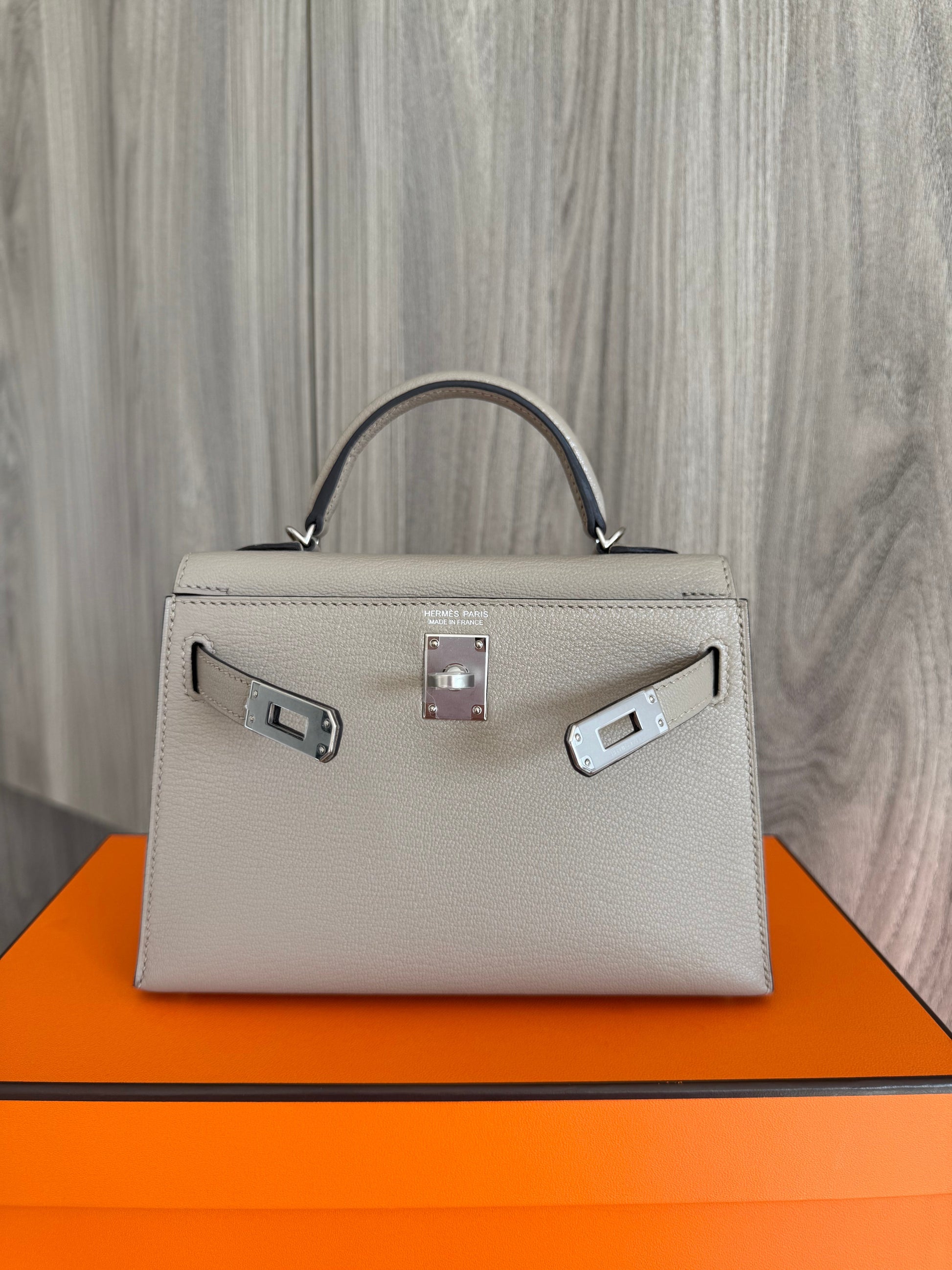 Hermes Mini Kelly 20 Gris Tourterelle Verso Rose Sakura PHW - Carly Julia Sells Stuff, LLC