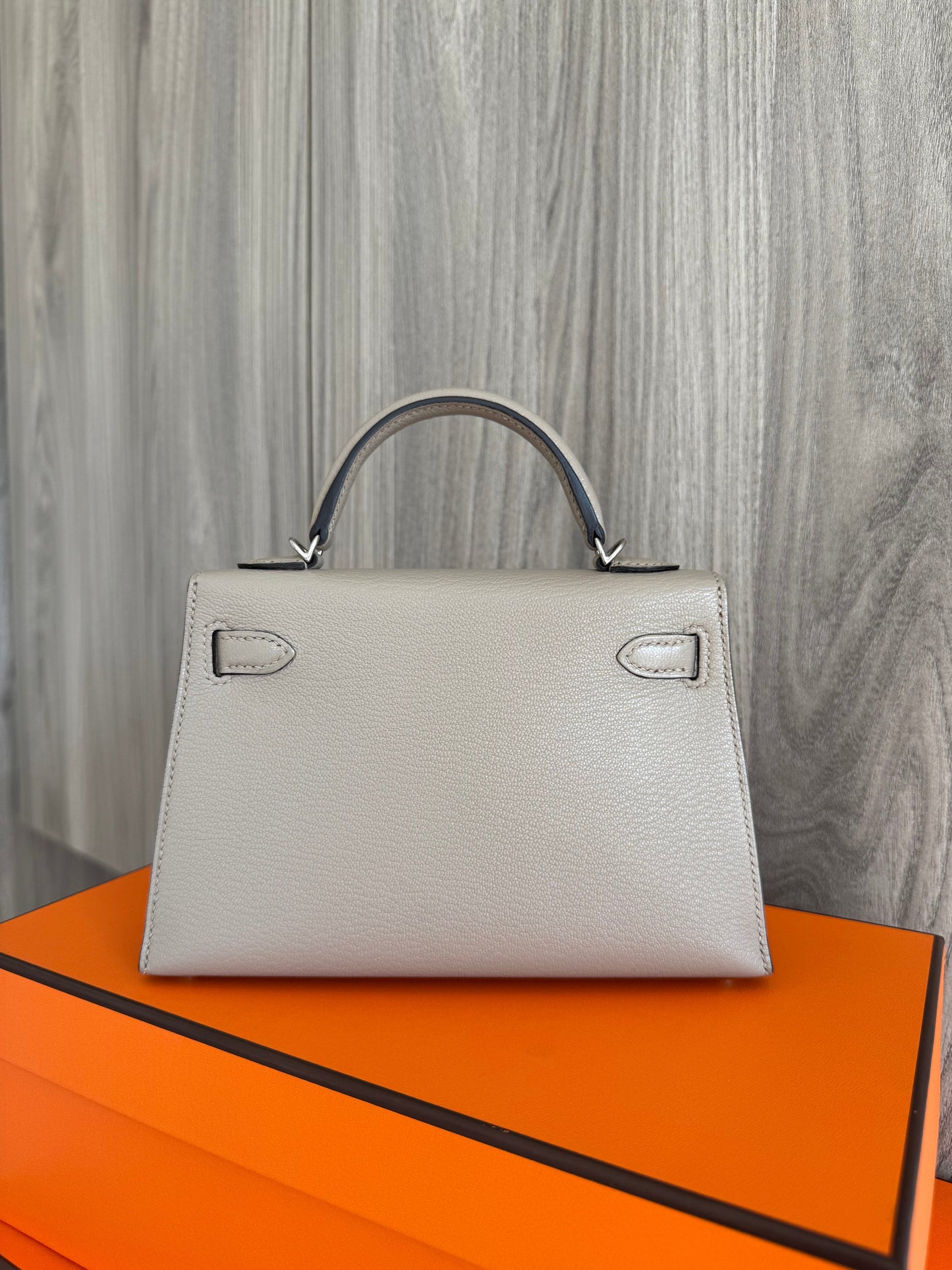 Hermes Mini Kelly 20 Gris Tourterelle Verso Rose Sakura PHW - Carly Julia Sells Stuff, LLC