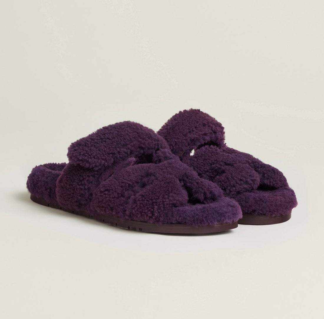 CHYPRE SANDAL IN WHITE SHEARLING